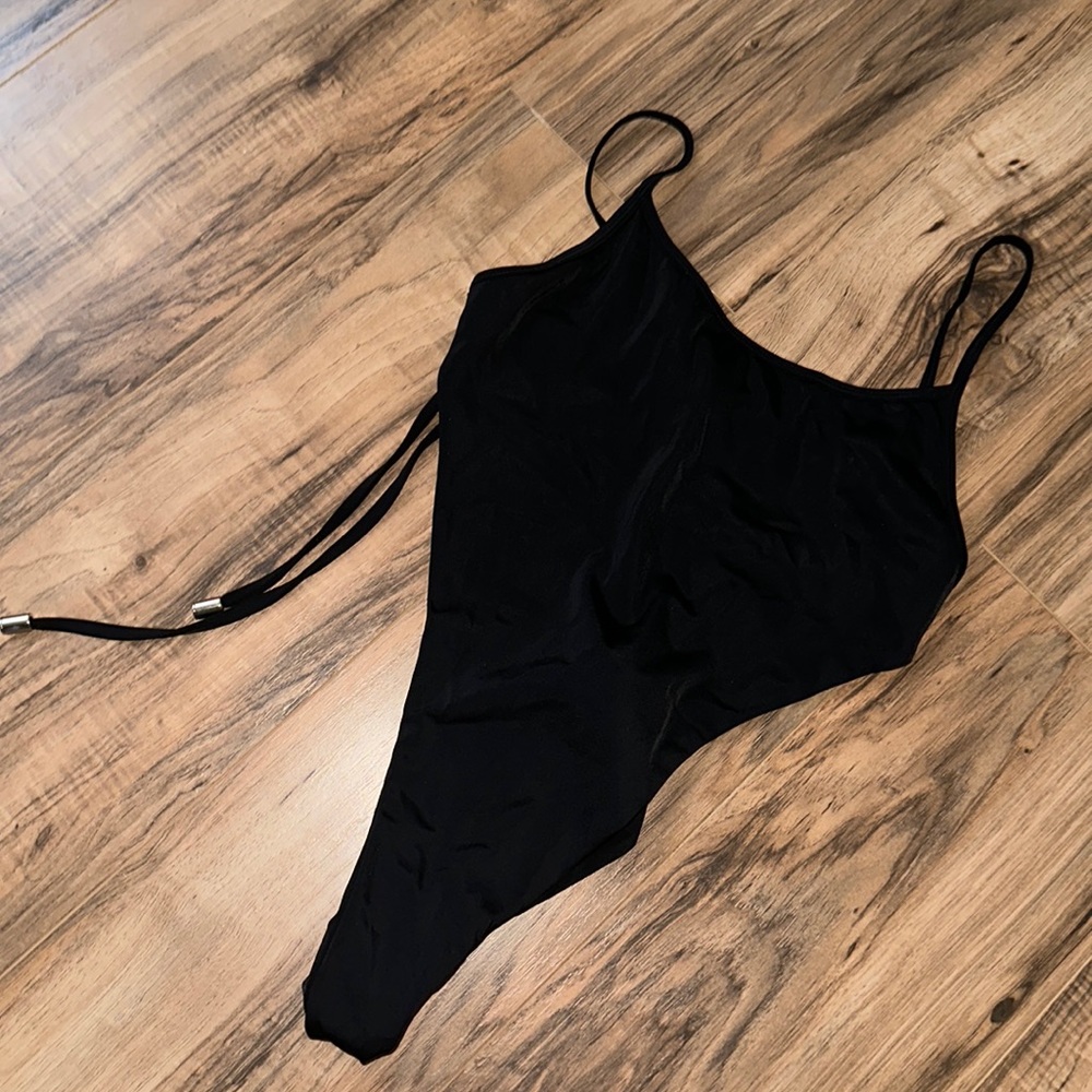 SUBRIYAH WRAP AROUND ONE PIECE SWIMSUIT WITH ADJUSTABLE STRAPS - Picture 6 of 8